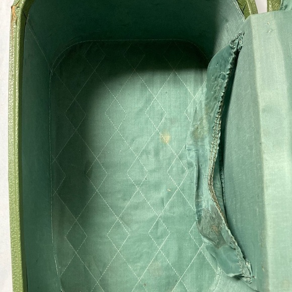 Vintage Carilite Vanity Train Case - Cosmetic Carrying Case - Picture 12 of 16